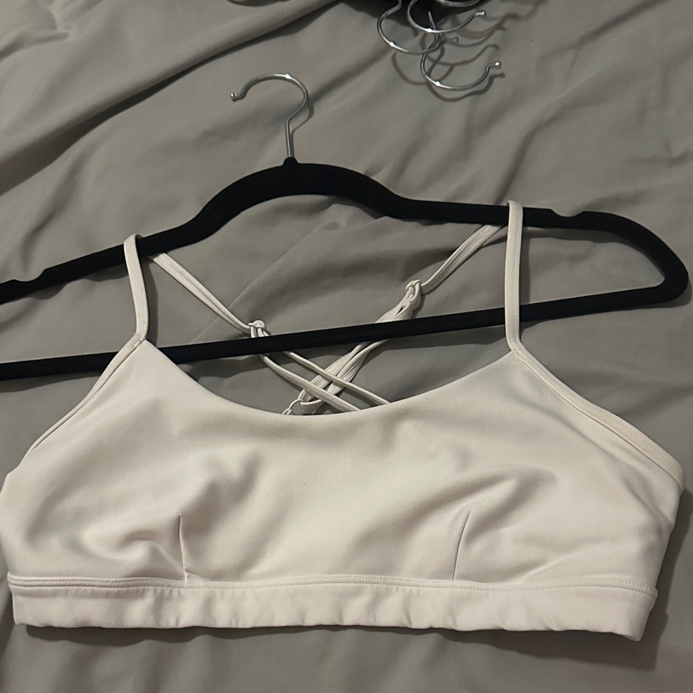 Alo Women's Cream sports Bra